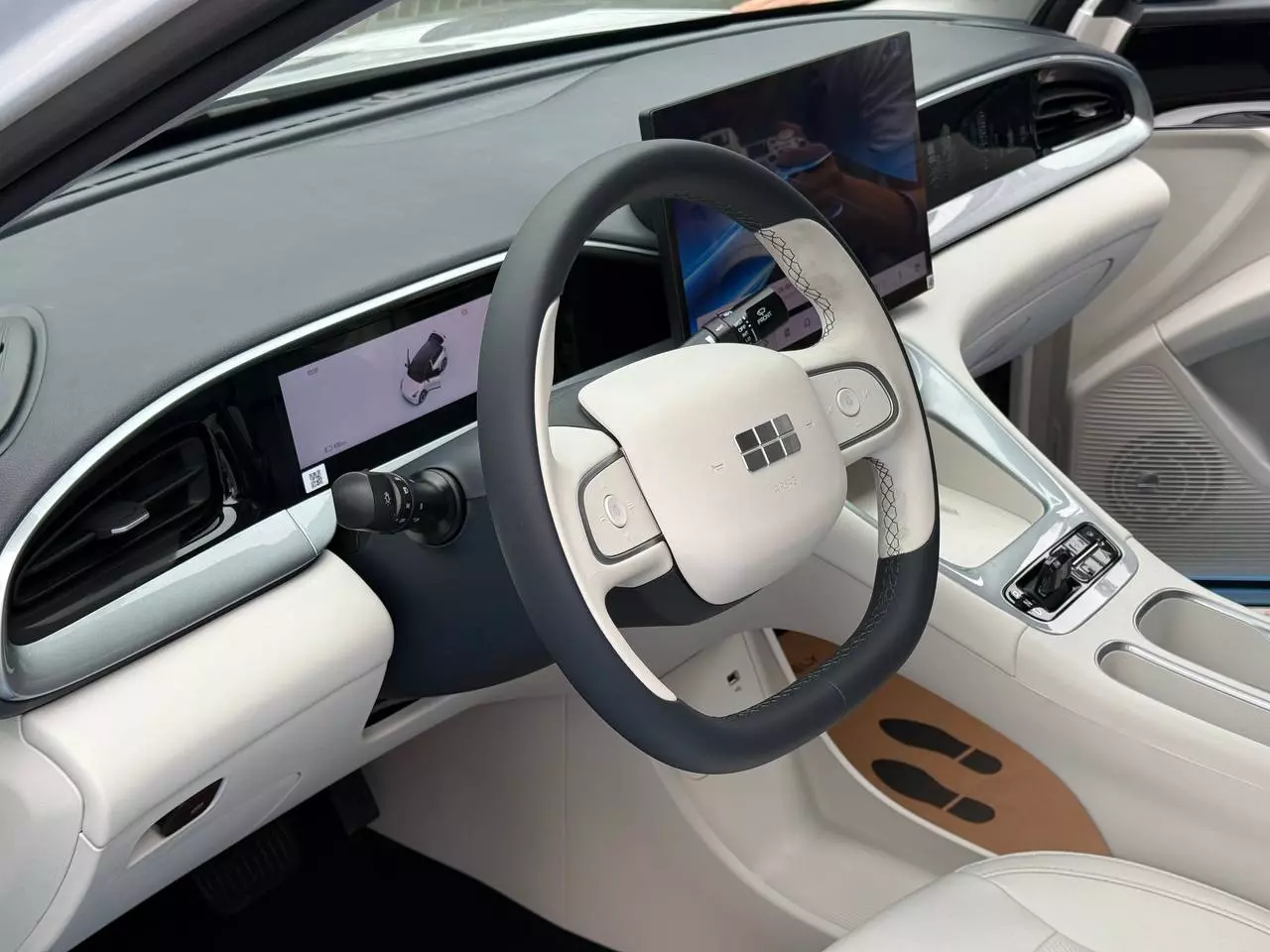 Geely EX2 giá từ 459 triệu tại Việt Nam, chạy gần 400 km, có đủ ADAS - Ảnh 4.