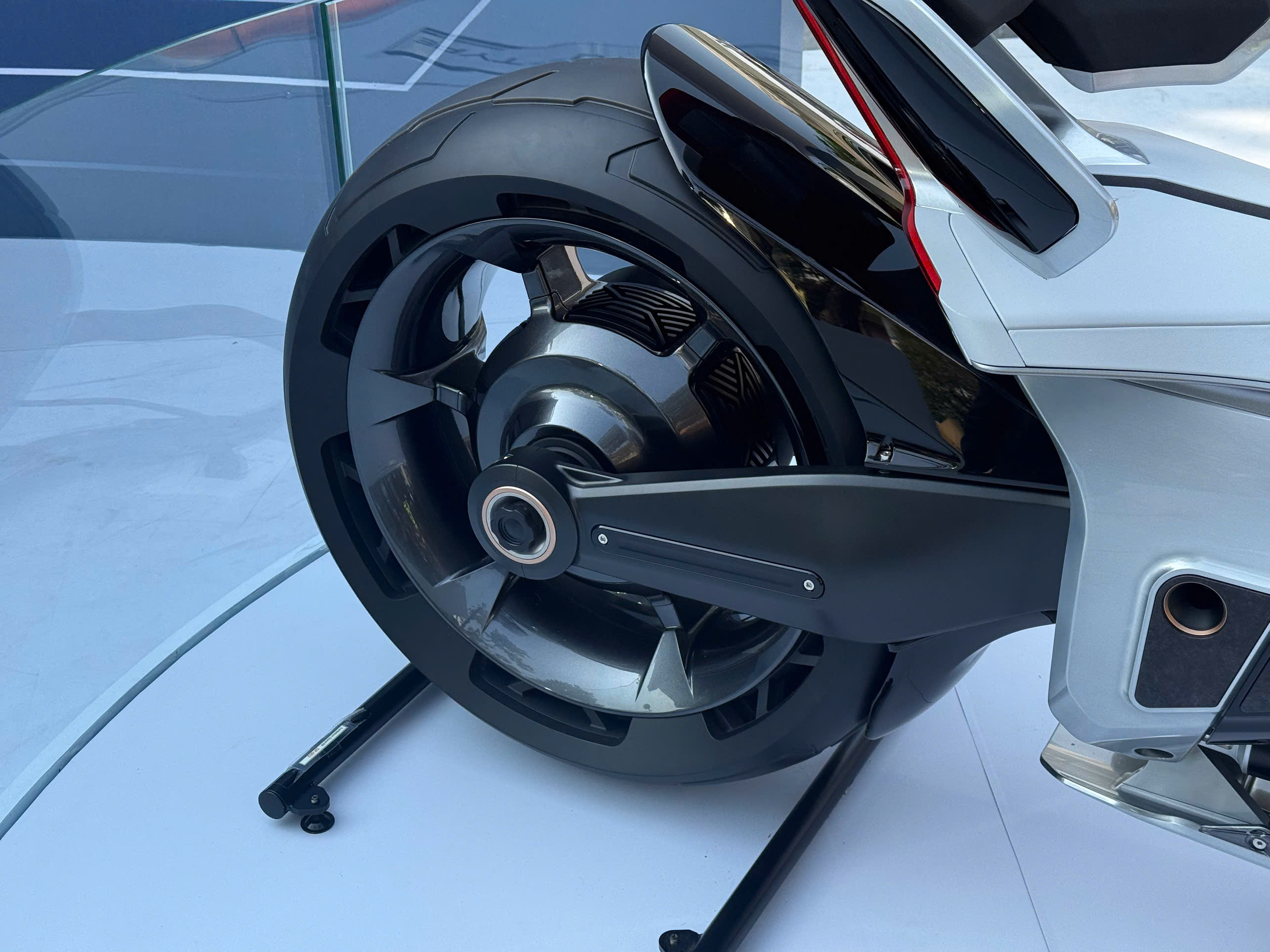 Honda EV Outlier Concept 0944668_036cacb57782da8e329b6629a754ff4e.jpg