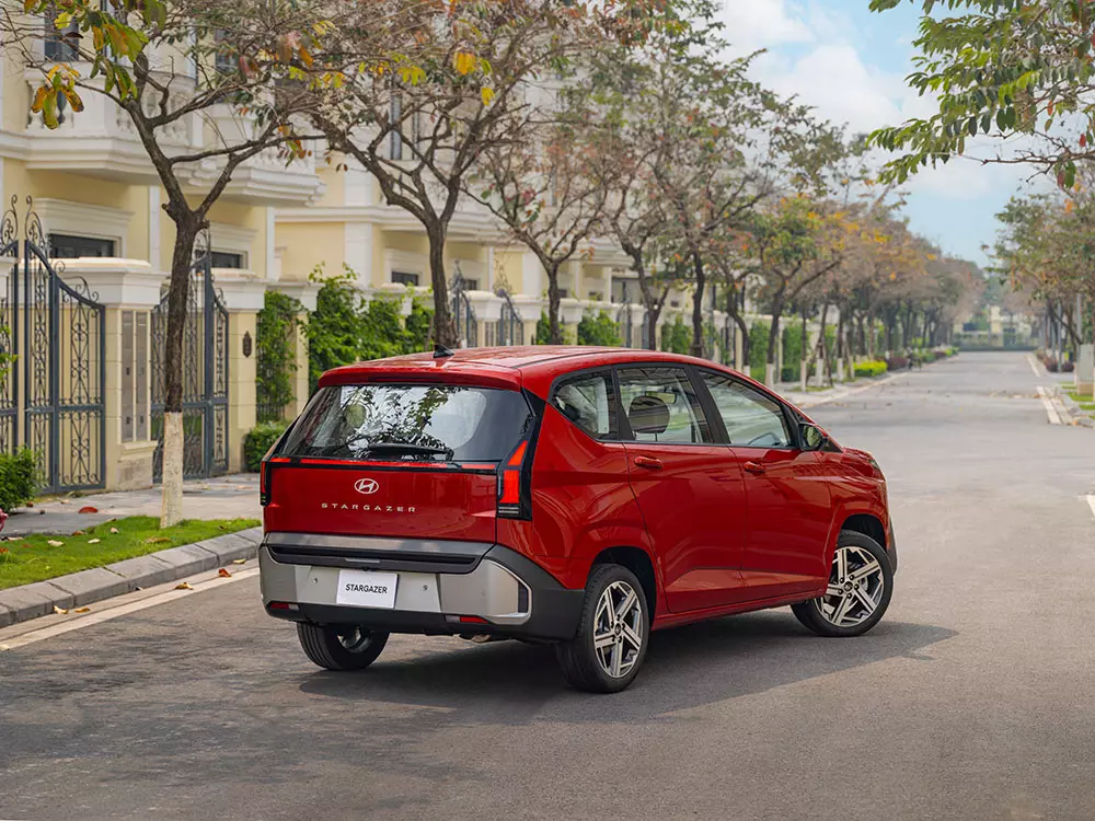Hyundai Stargazer 2026 chính thức ra mắt Việt Nam, giá khởi điểm tăng mạnh - Ảnh 3.