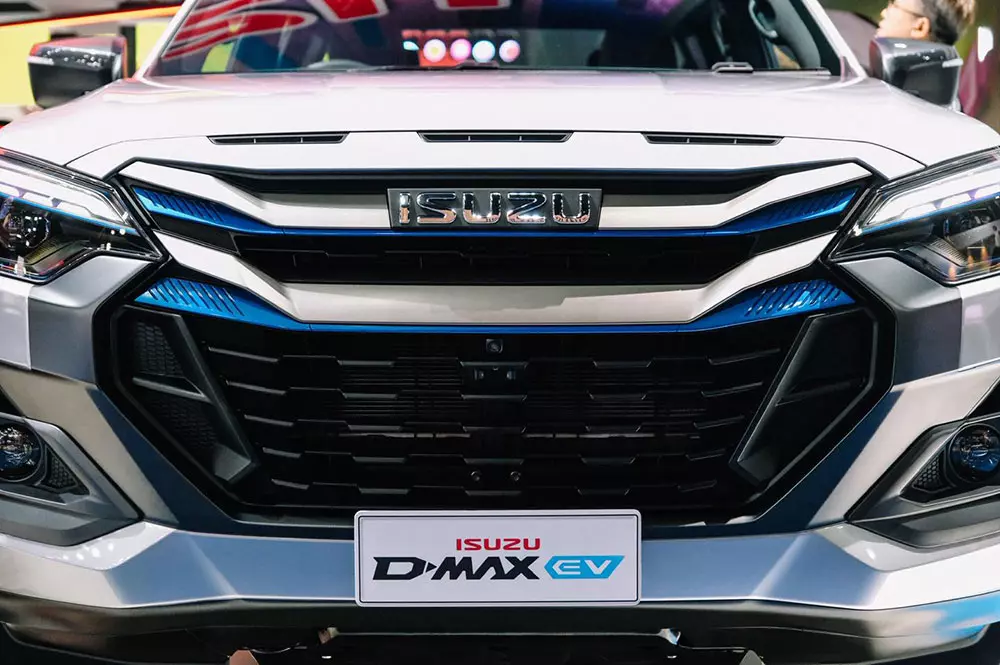 Ngắm hình ảnh "bằng xương, bằng thịt" của Isuzu D-Max EV mới được bán ở Đông Nam Á - Ảnh 2.