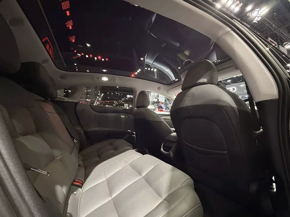 MG IM5 chính thức ra mắt Thái Lan, nằm chung phân khúc với Toyota Camry và Mazda 6e - Ảnh 7.