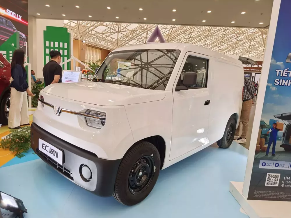 VinFast EC Van phiên bản cửa lùa mới được trưng bày tại Trung tâm Triển lãm Việt Nam - Ảnh 1.