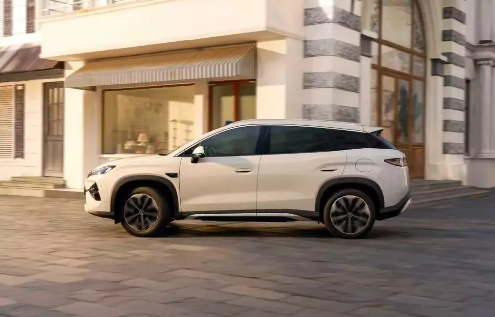 SUV hạng trung BYD Song Ultra DM-i chính thức ra mắt, có thể chạy 1.845 km không nghỉ - Ảnh 2.