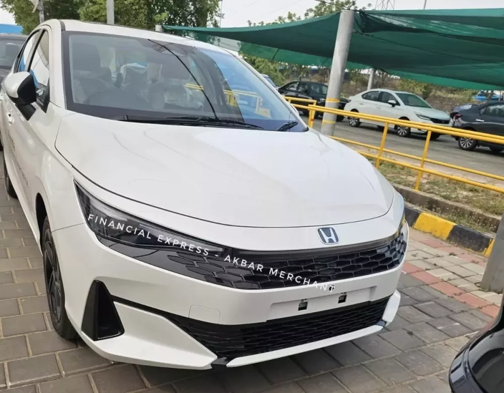 Honda City 2026 lộ diện hoàn toàn trước ngày ra mắt với thiết kế đầu xe mới - Ảnh 1.