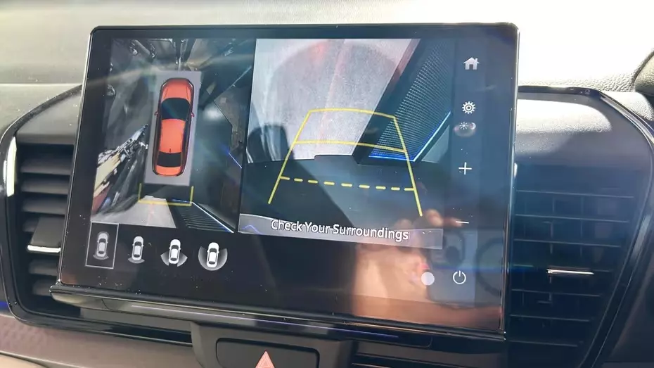 Honda City 2026 chính thức ra mắt với màn hình lớn hơn, thêm camera 360 độ và chỉ "ăn" 3,6 lít/100 km - Ảnh 7. Honda City 2026 chính thức ra mắt với màn hình lớn hơn, thêm camera 360 độ và chỉ "ăn" 3,6 lít/100 km - Ảnh 7.