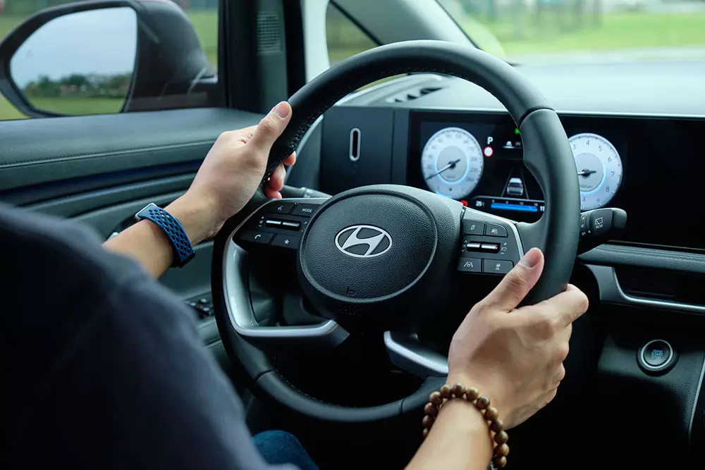 Khi vận hành trên cao tốc ở tốc độ 120 km/h, Hyundai Stargazer 2026 vẫn đem tới cảm giác tự tin khi đánh lái chuyển làn.