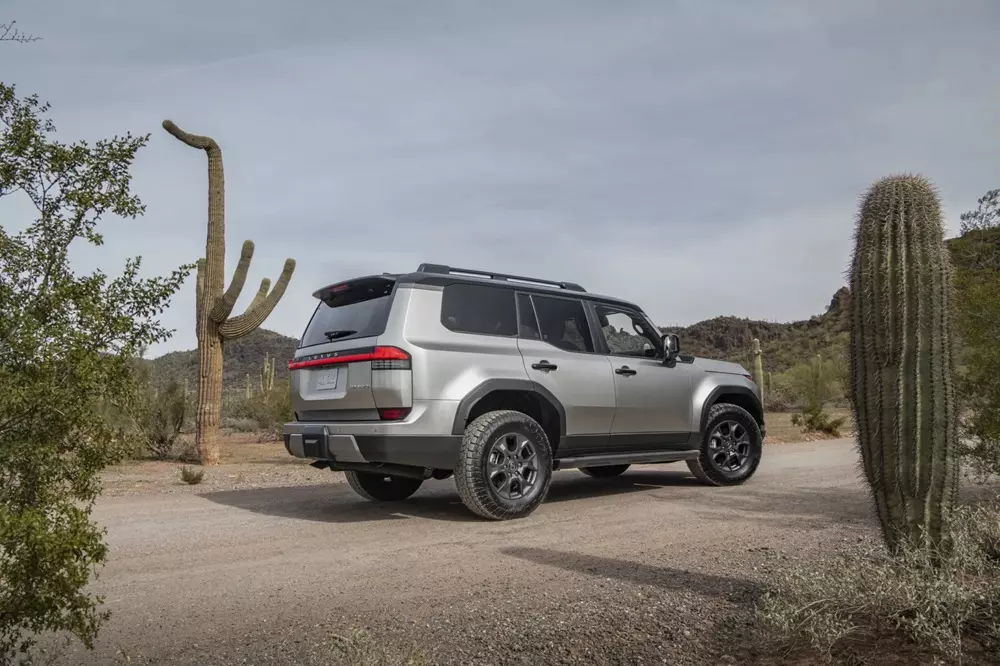 SUV hạng sang Lexus GX được xác nhận sắp có thêm phiên bản hybrid mới giống Toyota Land Cruiser - Ảnh 2.