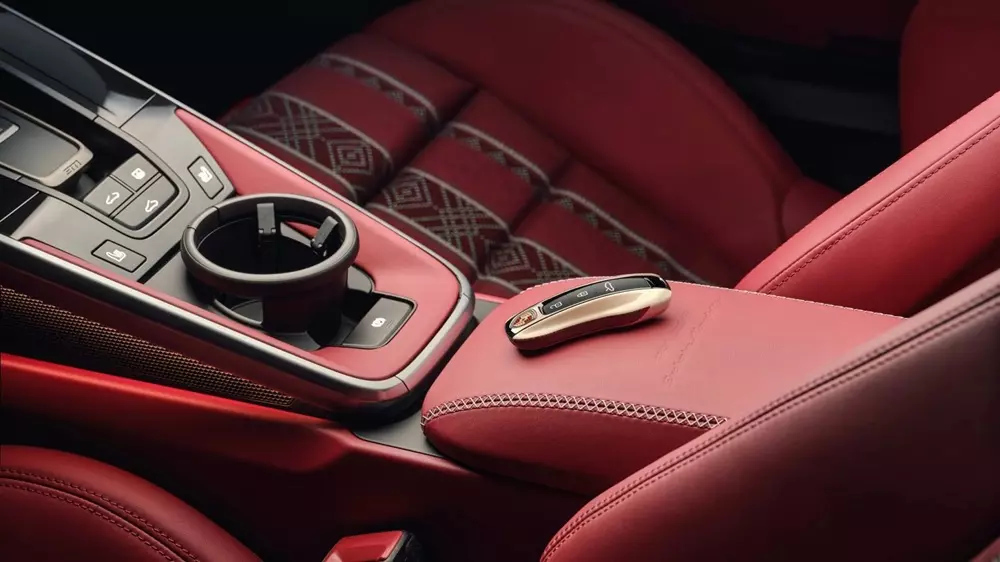 Porsche 911 Turbo S Sadu Edition trình làng, kết hợp động cơ 701 mã lực với nghề thủ công lâu đời - Ảnh 10.