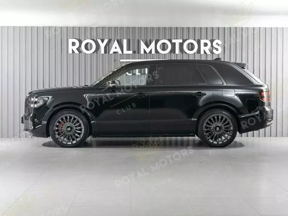 Chiếc Toyota Century SUV này dùng mâm 22 inch và cùm phanh màu đỏ Chiếc Toyota Century SUV này dùng mâm 22 inch và cùm phanh màu đỏ