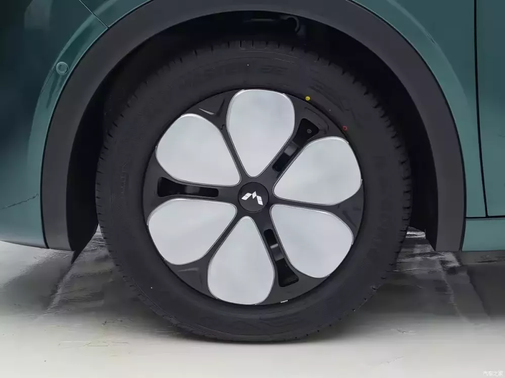 Bộ mâm hình cánh hoa của Wuling Bingo Pro Bộ mâm hình cánh hoa của Wuling Bingo Pro