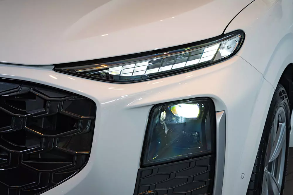 SUV hạng sang cỡ nhỏ Audi Q3 2026 được giới thiệu ở Việt Nam, giá cao hơn đối thủ BMW X1 sắp ra mắt - Ảnh 4. SUV hạng sang cỡ nhỏ Audi Q3 2026 được giới thiệu ở Việt Nam, giá cao hơn đối thủ BMW X1 sắp ra mắt - Ảnh 4.
