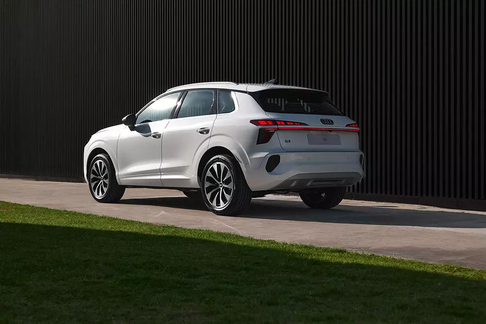 SUV hạng sang cỡ nhỏ Audi Q3 2026 được giới thiệu ở Việt Nam, giá cao hơn đối thủ BMW X1 sắp ra mắt - Ảnh 12. SUV hạng sang cỡ nhỏ Audi Q3 2026 được giới thiệu ở Việt Nam, giá cao hơn đối thủ BMW X1 sắp ra mắt - Ảnh 12.