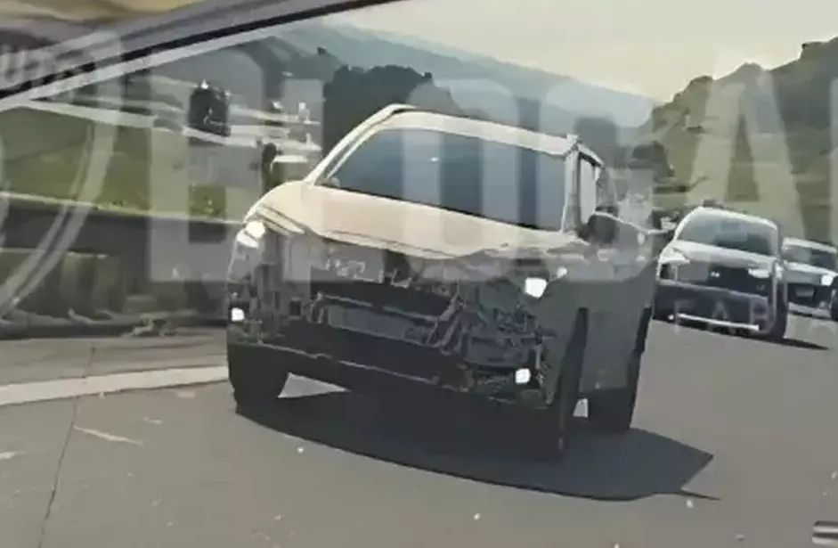 Toyota Corolla Cross phiên bản bán tải hoàn toàn mới bất ngờ lộ diện, ra mắt vào đầu năm sau - Ảnh 2.