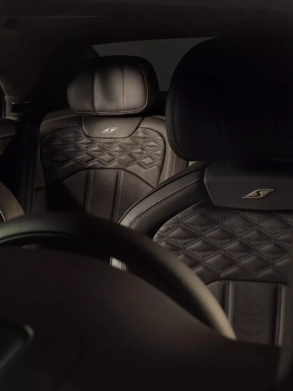 Bentley Flying Spur phiên bản mới trình làng, từ bỏ một thiết kế truyền thống được duy trì từ năm 1962 - Ảnh 8. Bentley Flying Spur phiên bản mới trình làng, từ bỏ một thiết kế truyền thống được duy trì từ năm 1962 - Ảnh 8.