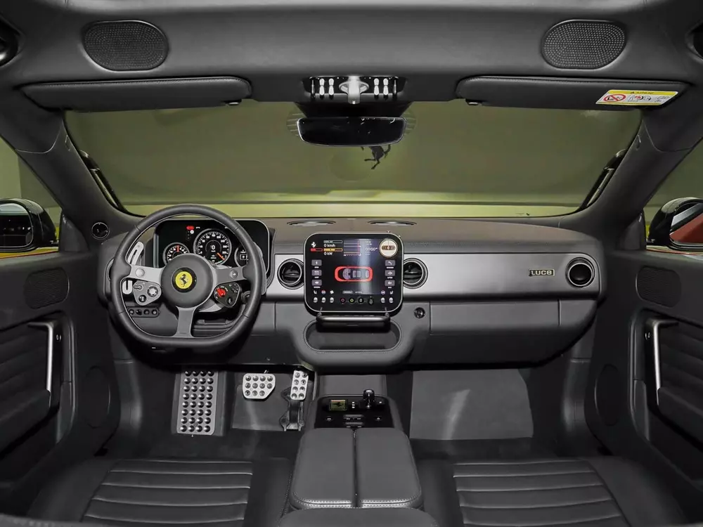 ferrari-luce-8-612f Trái với ngoại thất gây nhiều tranh cãi, nội thất của Ferrari Luce lại rất ấn tượng
