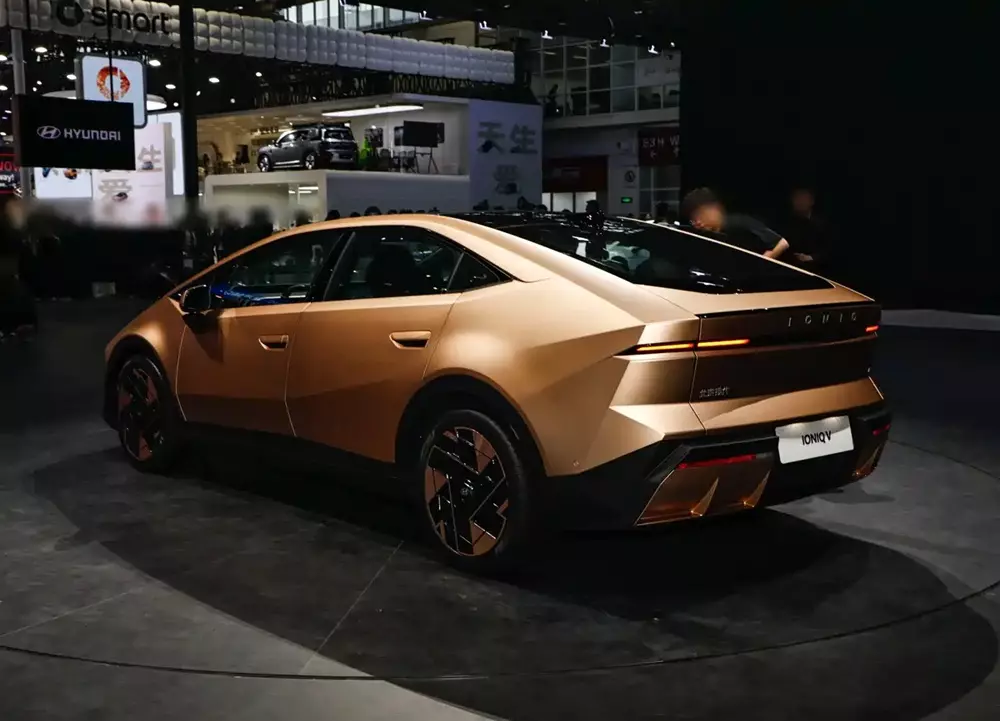 Hyundai Ioniq V - xe điện Hàn Quốc với thiết kế như Lamborghini - lộ thêm thông số, chạy tối đa 650 km sau 1 lần sạc - Ảnh 3.