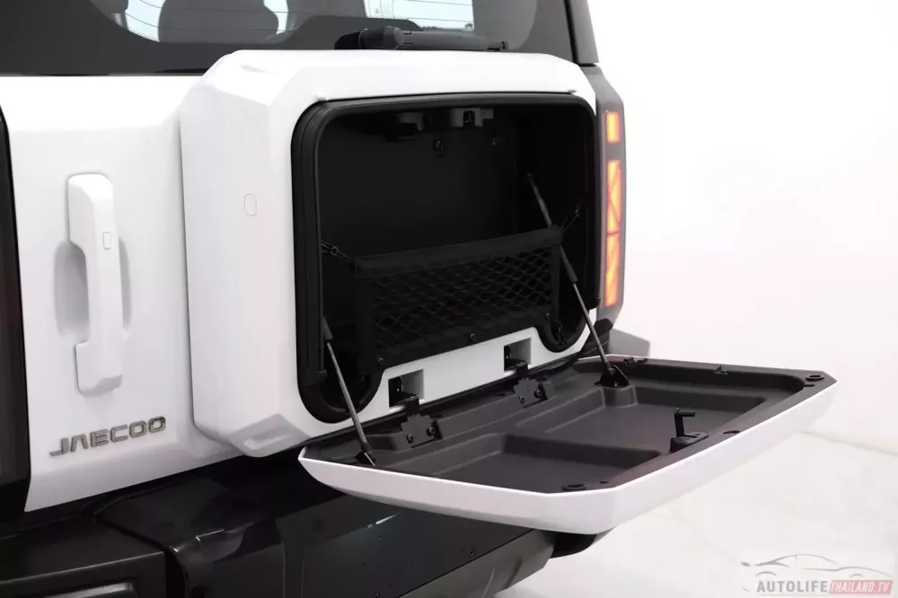Trên cửa cốp sau của Jaecoo J6T REEV có hộp chứa đồ bổ sung Trên cửa cốp sau của Jaecoo J6T REEV có hộp chứa đồ bổ sung