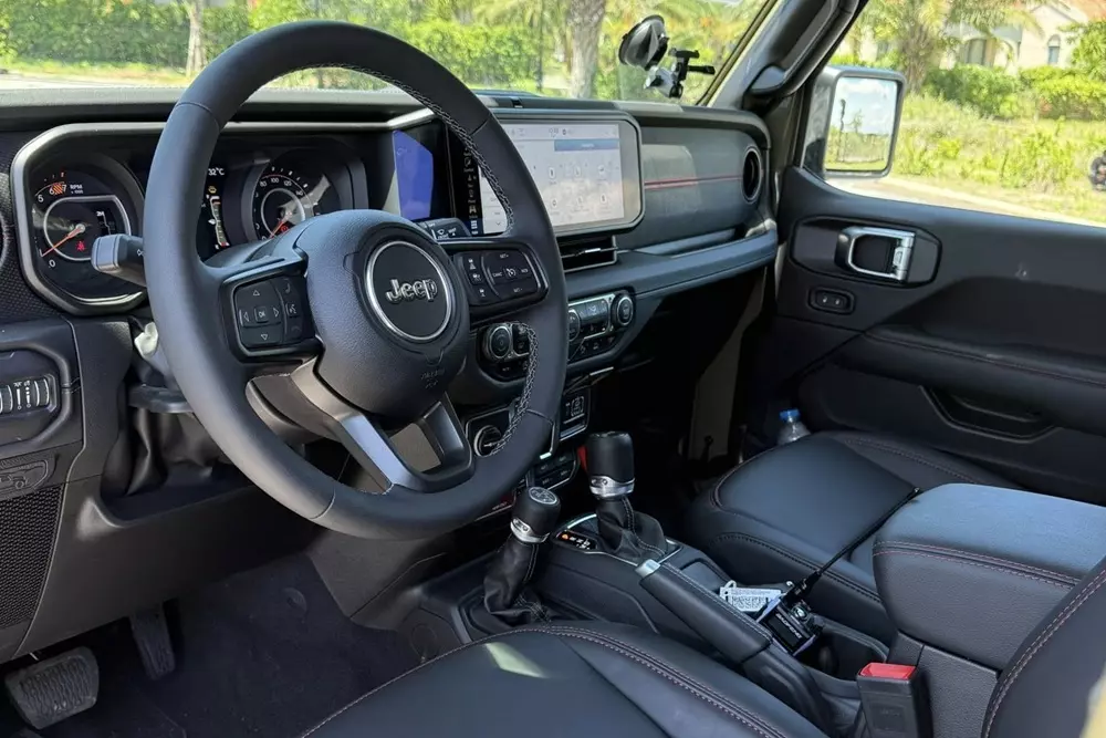 Khoang lái của Jeep Wrangler