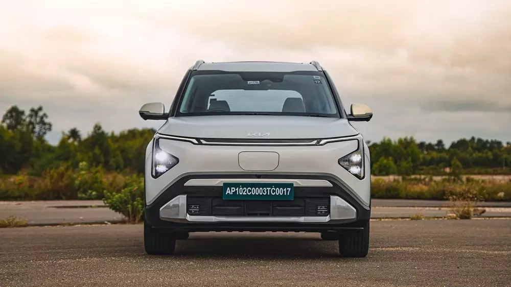 Cận cảnh khu vực phía trước của Kia Carens EV