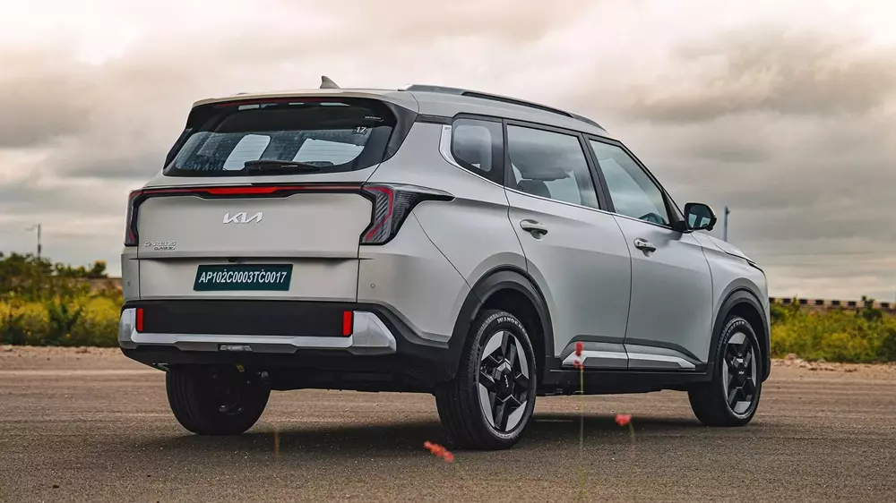 Thiết kế phía sau của Kia Carens EV
