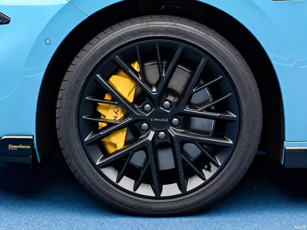 Lynk & Co 07 GT dùng mâm 19 inch và cùm phanh 4 piston
