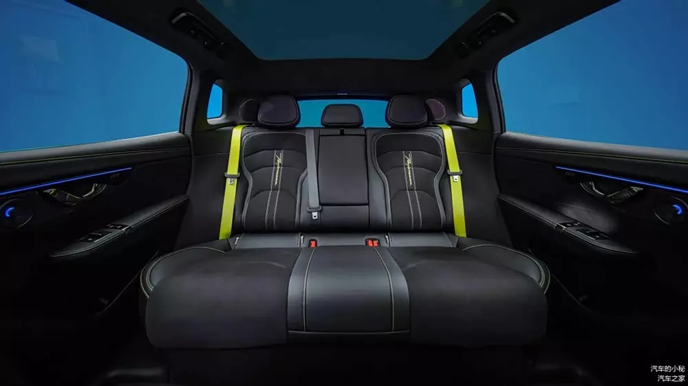 Hàng ghế sau của Lynk & Co 07 GT