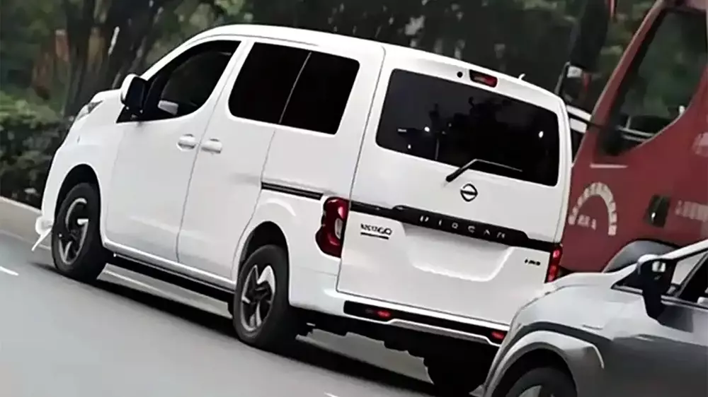 Nissan hồi sinh mẫu xe van 17 năm tuổi NV200