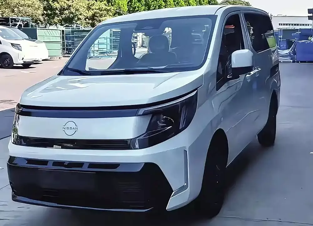Khu vực đầu xe của Nissan NV200 2027 đã được thổi làn gió mới