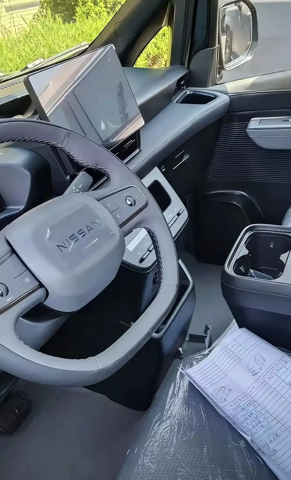 Nissan NV200 2027 sở hữu khoang lái hiện đại hơn