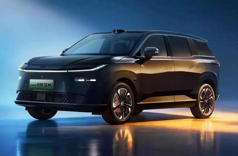 Hầu như mọi chi tiết trên Toyota bZ3X Knight Edition đều sơn màu tối Hầu như mọi chi tiết trên Toyota bZ3X Knight Edition đều sơn màu tối