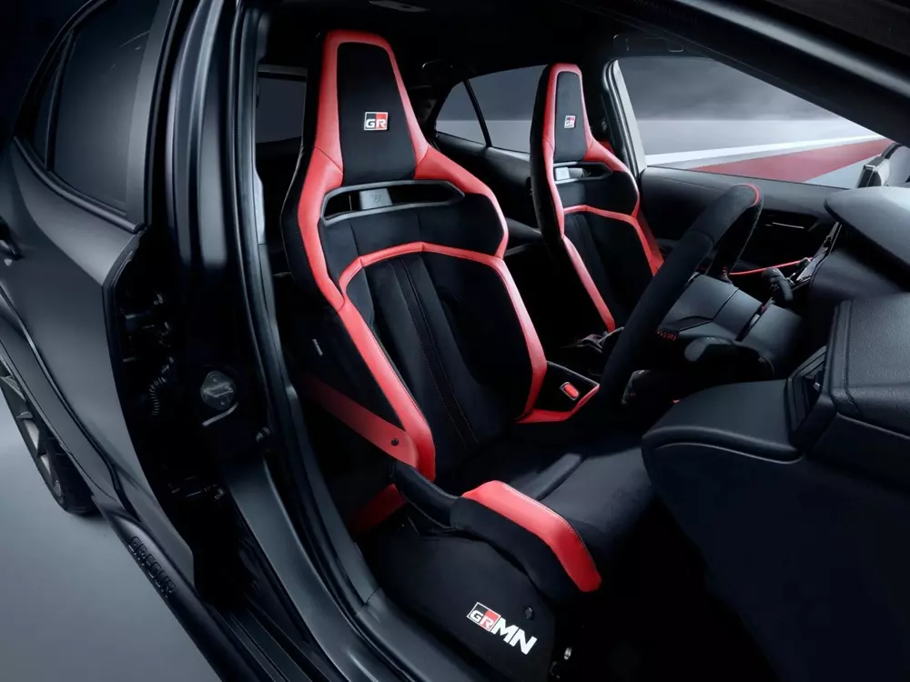Toyota Corolla ra mắt phiên bản GRMN với khối động cơ "nhỏ nhưng có võ" và nội thất 2 chỗ ngồi - Ảnh 9.