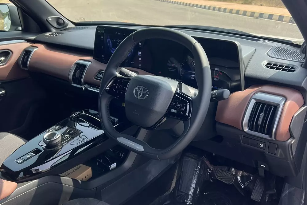 Khoang lái của Toyota Urban Cruiser Ebella Khoang lái của Toyota Urban Cruiser Ebella