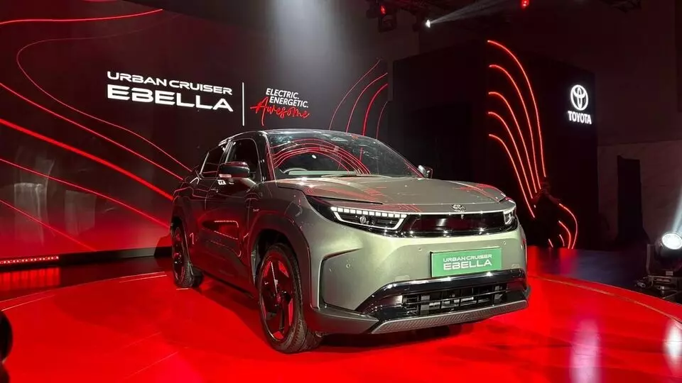 Toyota Urban Cruiser Ebella được định vị cao cấp hơn anh em song sinh Suzuki e Vitara Toyota Urban Cruiser Ebella được định vị cao cấp hơn anh em song sinh Suzuki e Vitara
