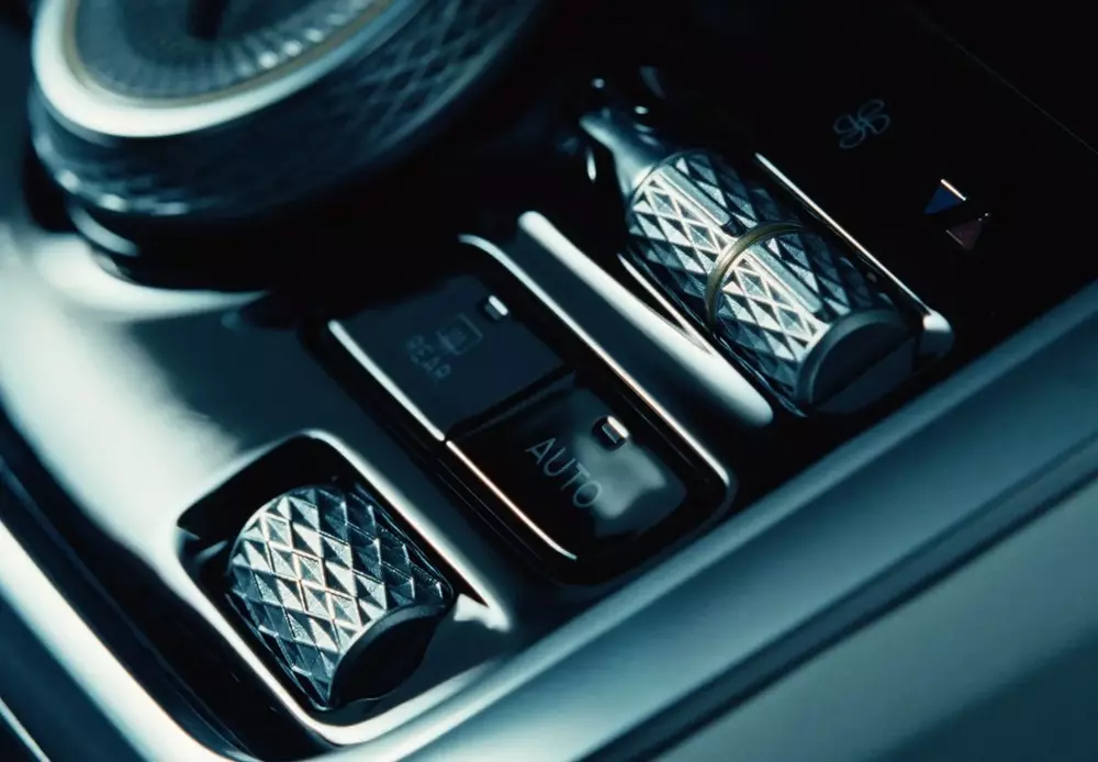 bentley-torcal-4-6316 Cụm điều khiển trung tâm của Bentley Torcal
