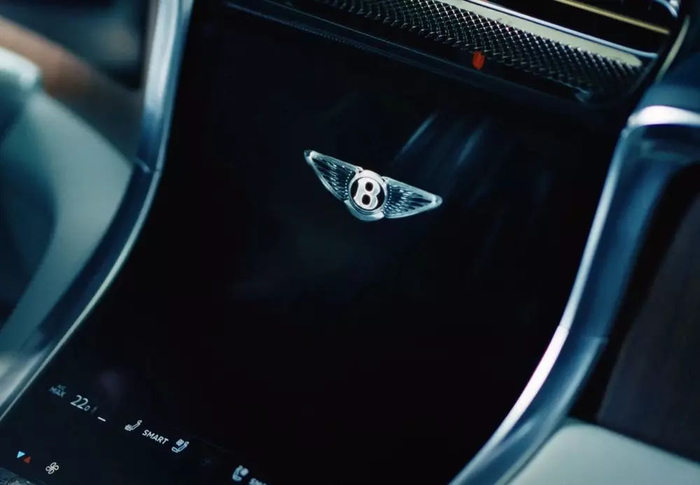 bentley-torcal-6cb8-1 Bentley Torcal được trang bị màn hình cong.