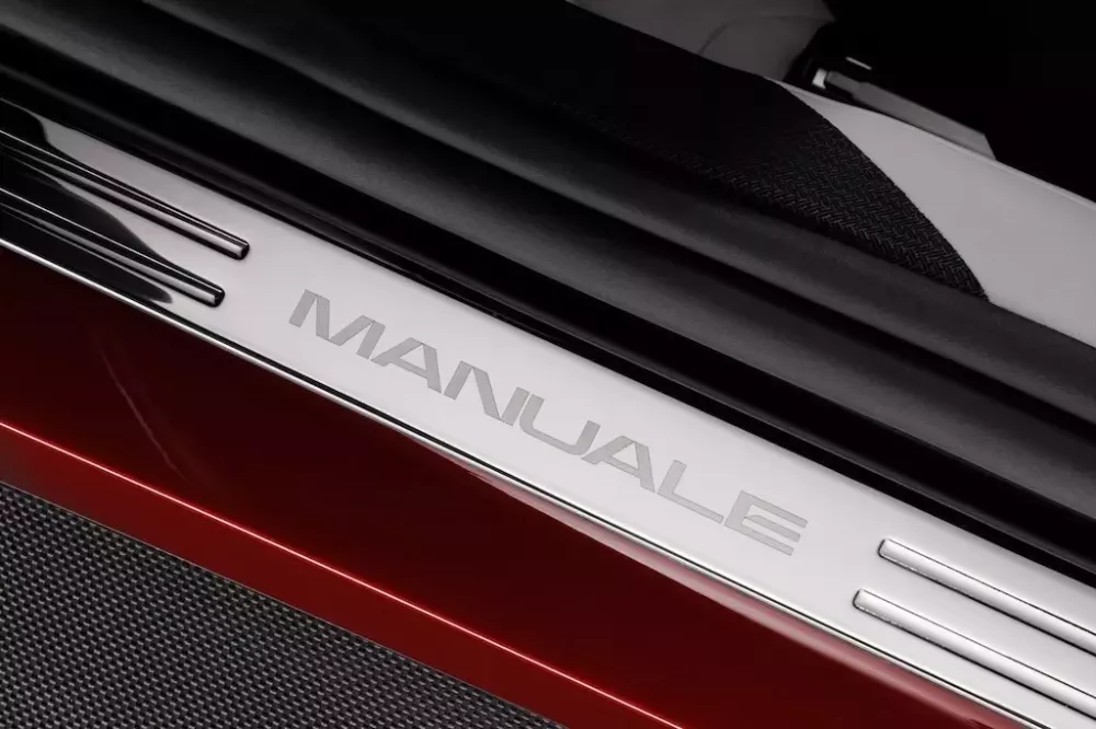 12Cilindri Manuale - siêu xe số sàn đầu tiên của Ferrari kể từ năm 2013 - Ảnh 9.