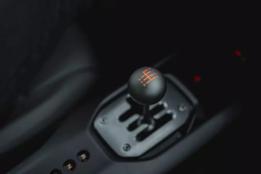 12Cilindri Manuale - siêu xe số sàn đầu tiên của Ferrari kể từ năm 2013 - Ảnh 3.