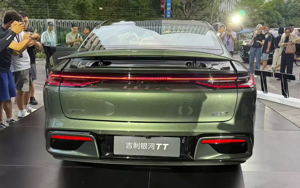 geely-galaxy-tt-2-d55b Geely Galaxy TT sở hữu phạm vi hoạt động lên tới 725 km