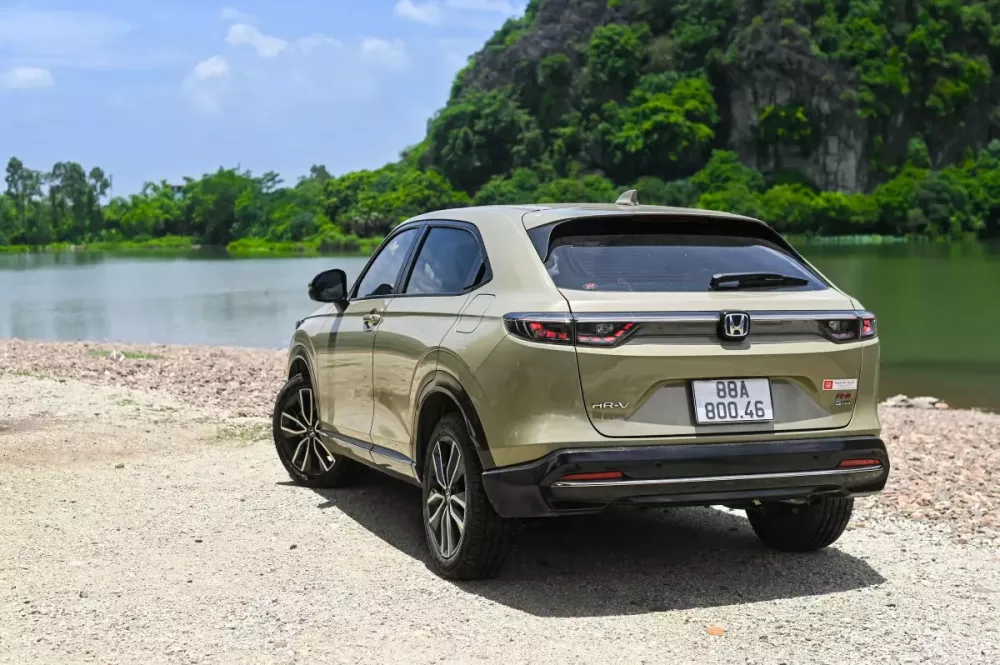 honda-hrv-5-4a45 Honda HR-V e:HEV RS – Chiếc Hybrid thực dụng dành cho người thích lái- Ảnh 4.
