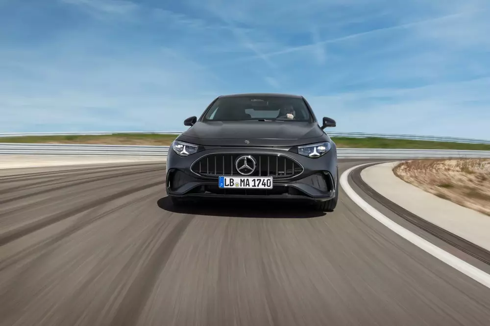 mercedes-amg-cla45-2027-4a3c Mercedes-AMG CLA45 2027 sở hữu công suất 680 mã lực