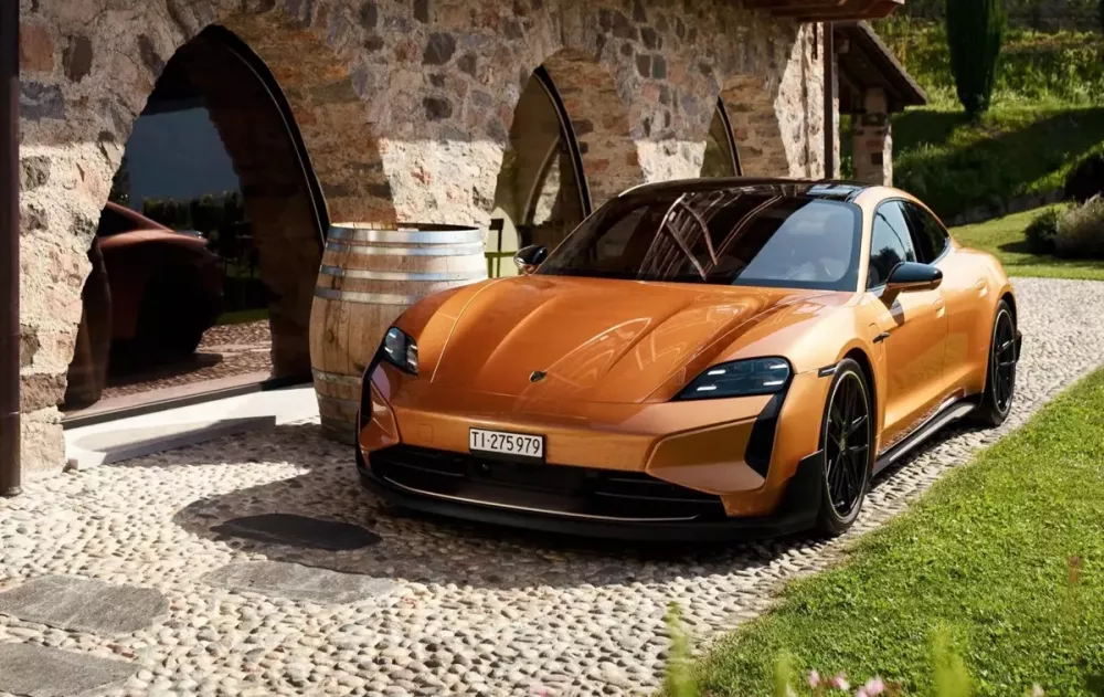 Sở hữu ba chiếc Taycan vẫn chưa đủ, khách hàng đặt Porsche thửa riêng chiếc thứ tư