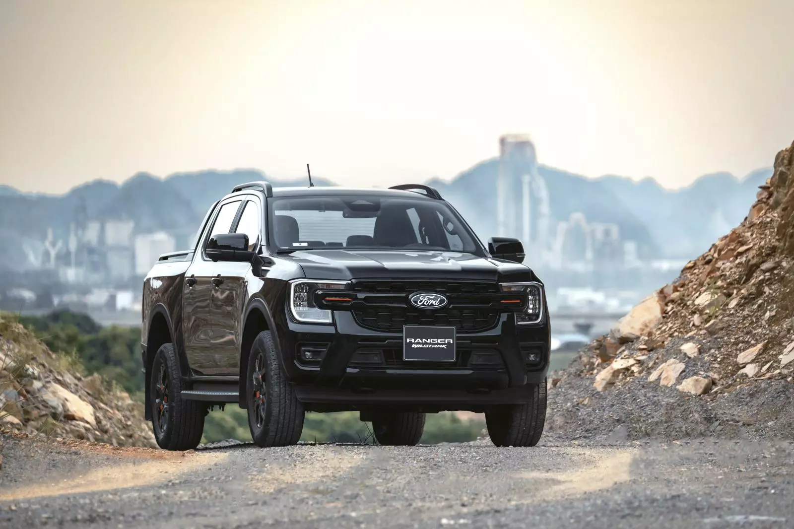 ranger-wildtrak-2-0-ngoai-that-1-cdd4 Ford Ranger 2026 tại Việt Nam không tăng giá vẫn nhận loạt nâng cấp lớn, bảo hành 5 năm - Ảnh 1.