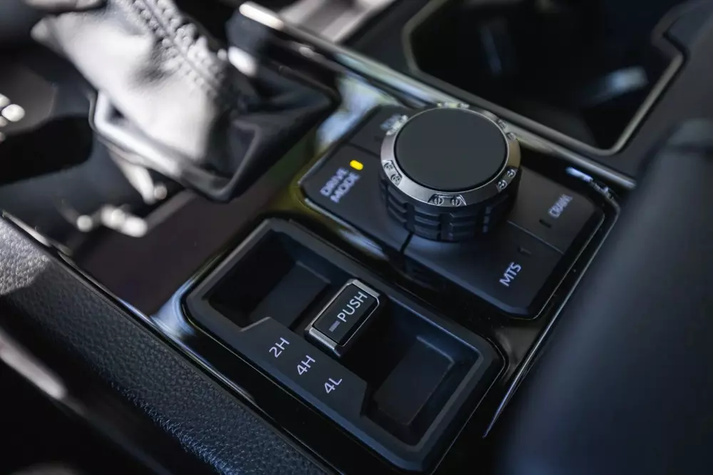 toyota-tundra-2027-2-256d Toyota Tundra Trailhunter 2027 có hệ thống lựa chọn đa địa hình Multi-Terrain Select