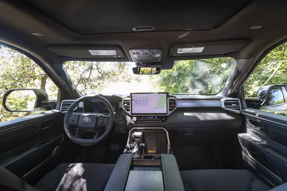 toyota-tundra-2027-3-8b99 Khoang lái của Toyota Tundra 2027