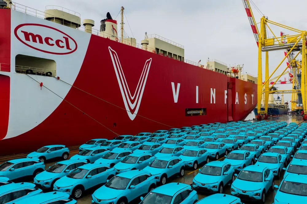 vinfast-1-c52d-1 VinFast xuất khẩu 6.000 ô tô điện ra nước ngoài với 1.500 chiếc taxi VF 6 - Ảnh 1.