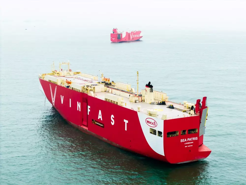 vinfast-2-f629 VinFast xuất khẩu 6.000 ô tô điện ra nước ngoài với 1.500 chiếc taxi VF 6 - Ảnh 2.