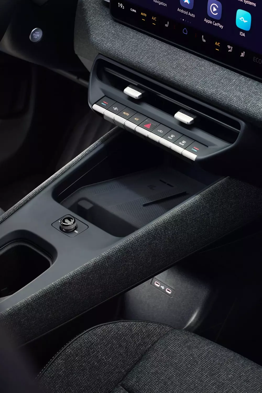 volkswagen-id-cross-2-a97f Dãy nút bấm vật lý bên dưới màn hình trung tâm của Volkswagen ID. Cross