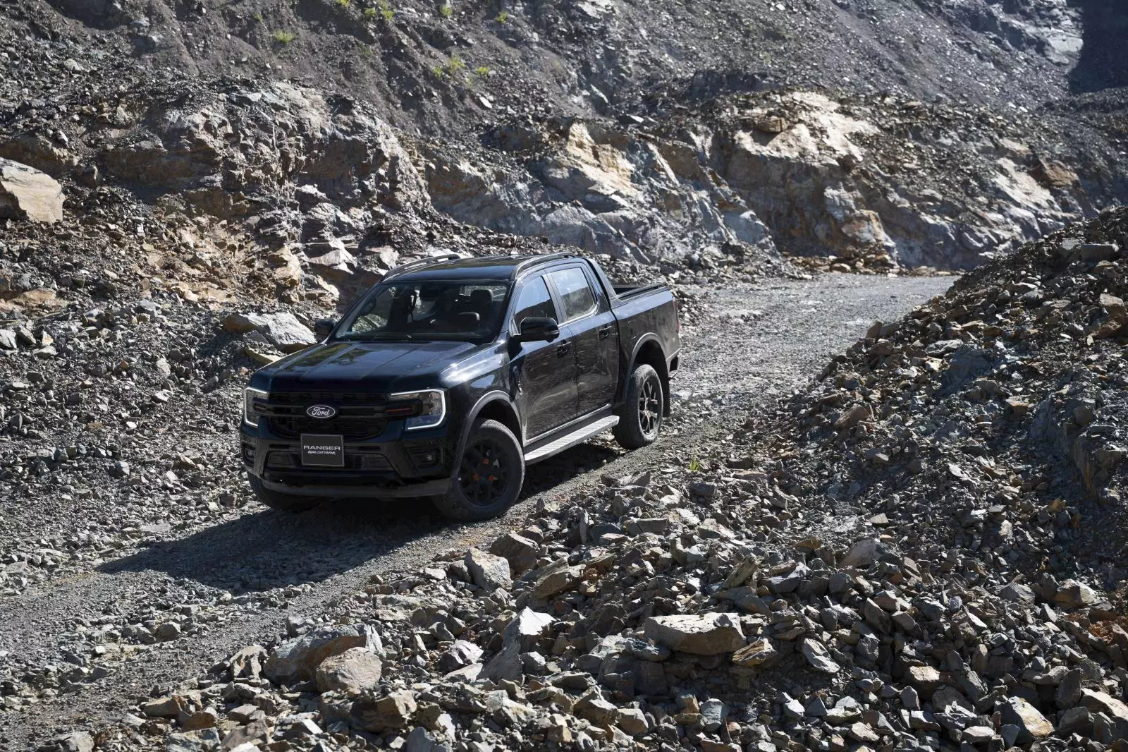 wildtrak-2-0-5-ad32 Ford Ranger 2026 tại Việt Nam không tăng giá vẫn nhận loạt nâng cấp lớn, bảo hành 5 năm - Ảnh 7.