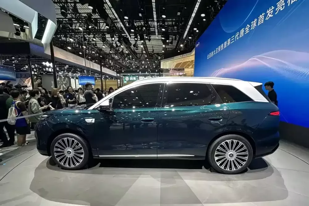 BYD Tang 8 Series sở hữu kích thước lớn
