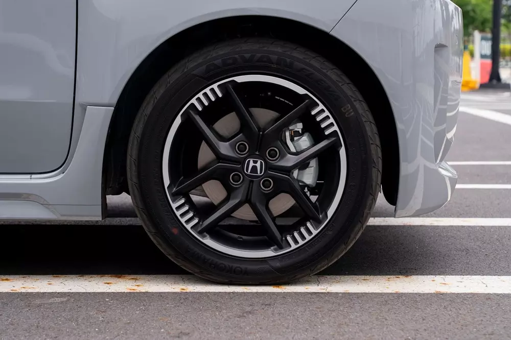 Cận cảnh bộ mâm 15 inch của Honda Super-One